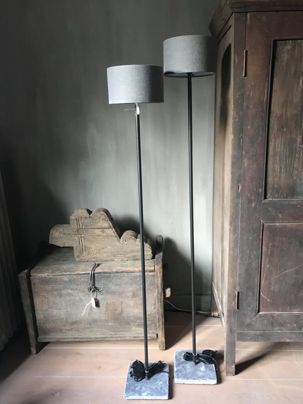 machine cement verbrand Lamp staande Aura Peeperkorn | Landelijk en Sober Wonen